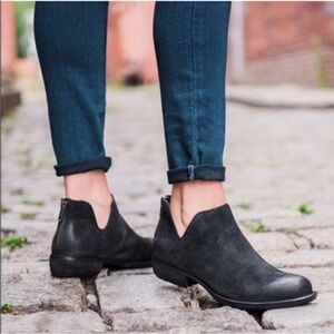 Born Kerri Black Distressed Suede Leather Super Comfy Ankle Boots, Size 7M